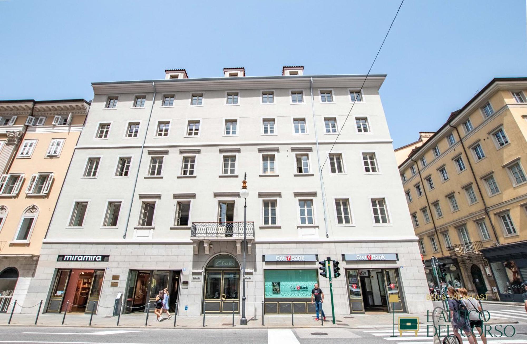 Apartamento L'Attico Del Corso Trieste Exterior foto